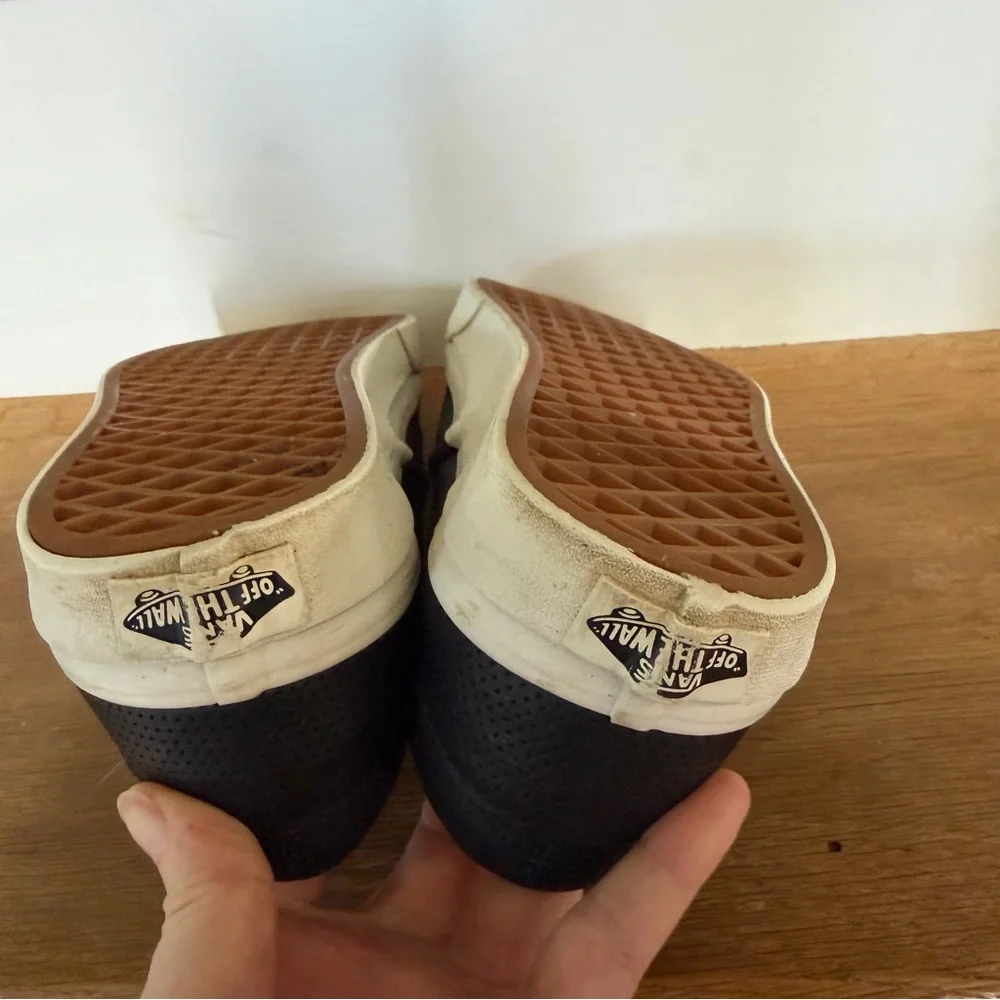 Vans Black Classic Slip-On Perf Leather Unisex Mens 6/ Women’s 7.5